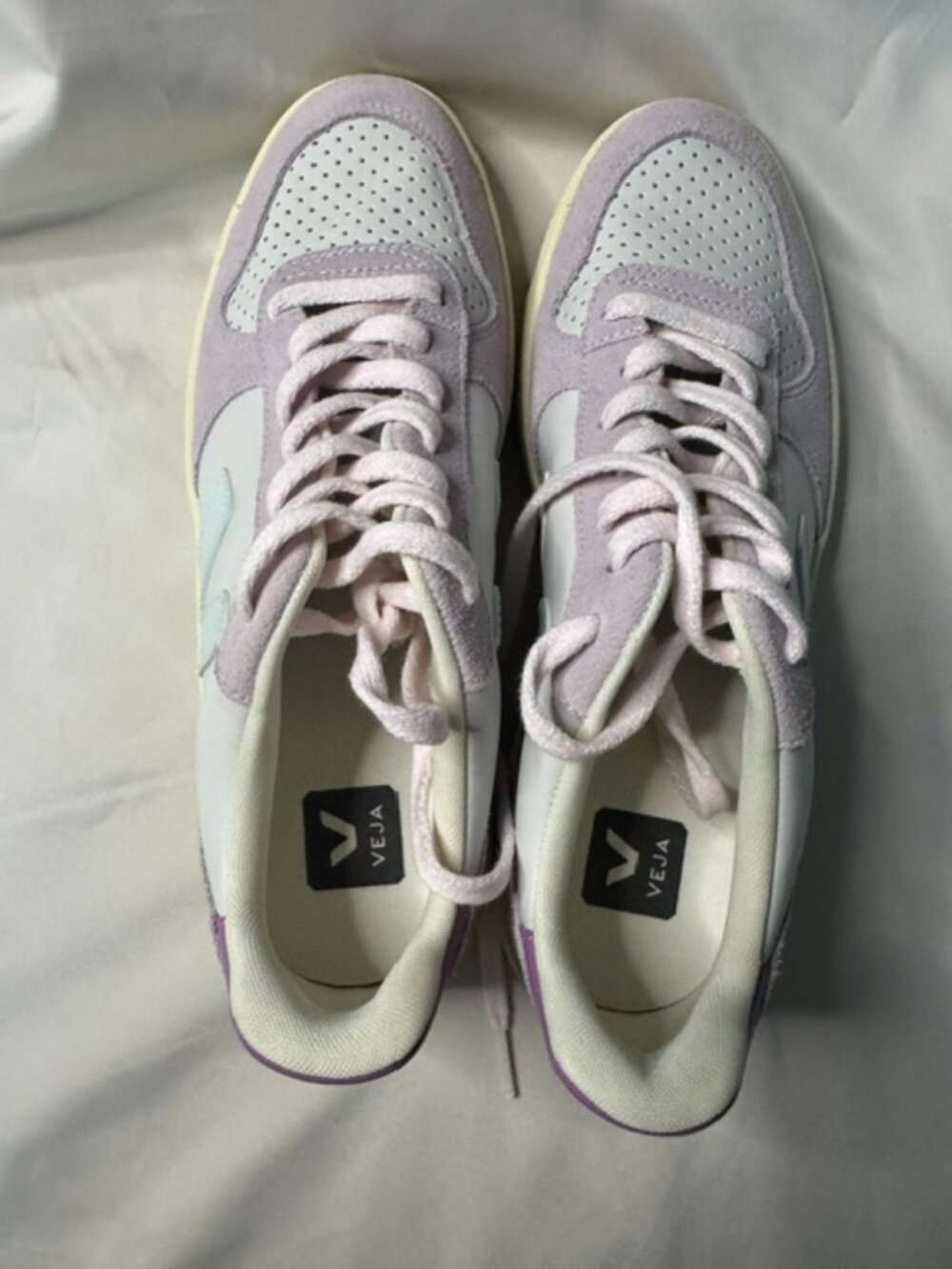 VEJA V-10 9W Leather Sneaker